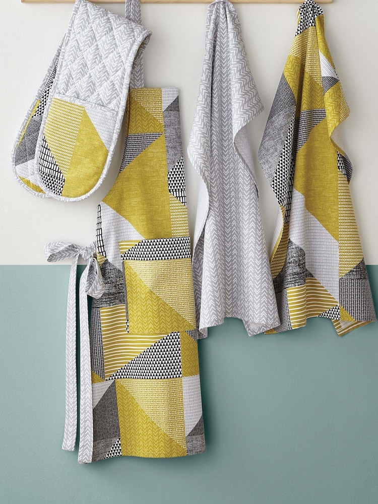 Catherine Lansfield Yellow Larsson Geo Double Oven Glove - Image 3 of 3 Catherine Lansfield Yellow Larsson Geo Double Oven Glove - Image 3 of 3