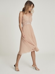 REISS Emma Midikleid mit Spitze und Faltendetail - Bild 1 von 5