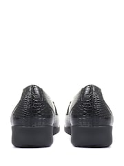 Črna s krokodiljim vzorcem - Pavers Patent Leather Ladies Loafers - Slika 2 iz 5