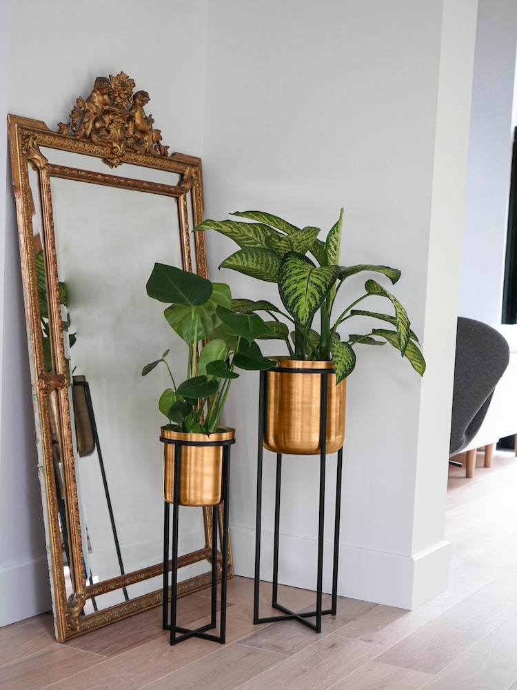 Ivyline Gold Garden Small Calla Planter Stand - Image 1 of 3