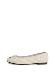 Tommy Hilfiger Cream Logo Charm Quilted Leather Ballerinas - Image 2 of 6