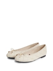 Tommy Hilfiger Cream Logo Charm Quilted Leather Ballerinas - Image 3 of 6