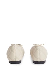 Tommy Hilfiger Cream Logo Charm Quilted Leather Ballerinas - Image 4 of 6