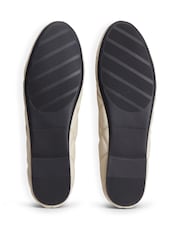 Tommy Hilfiger Cream Logo Charm Quilted Leather Ballerinas - Image 6 of 6