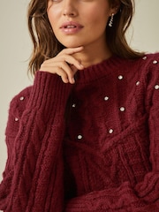 Beerenrot - Zopfstrickpullover mit Schmucksteinverzierung - Bild 4 von 6