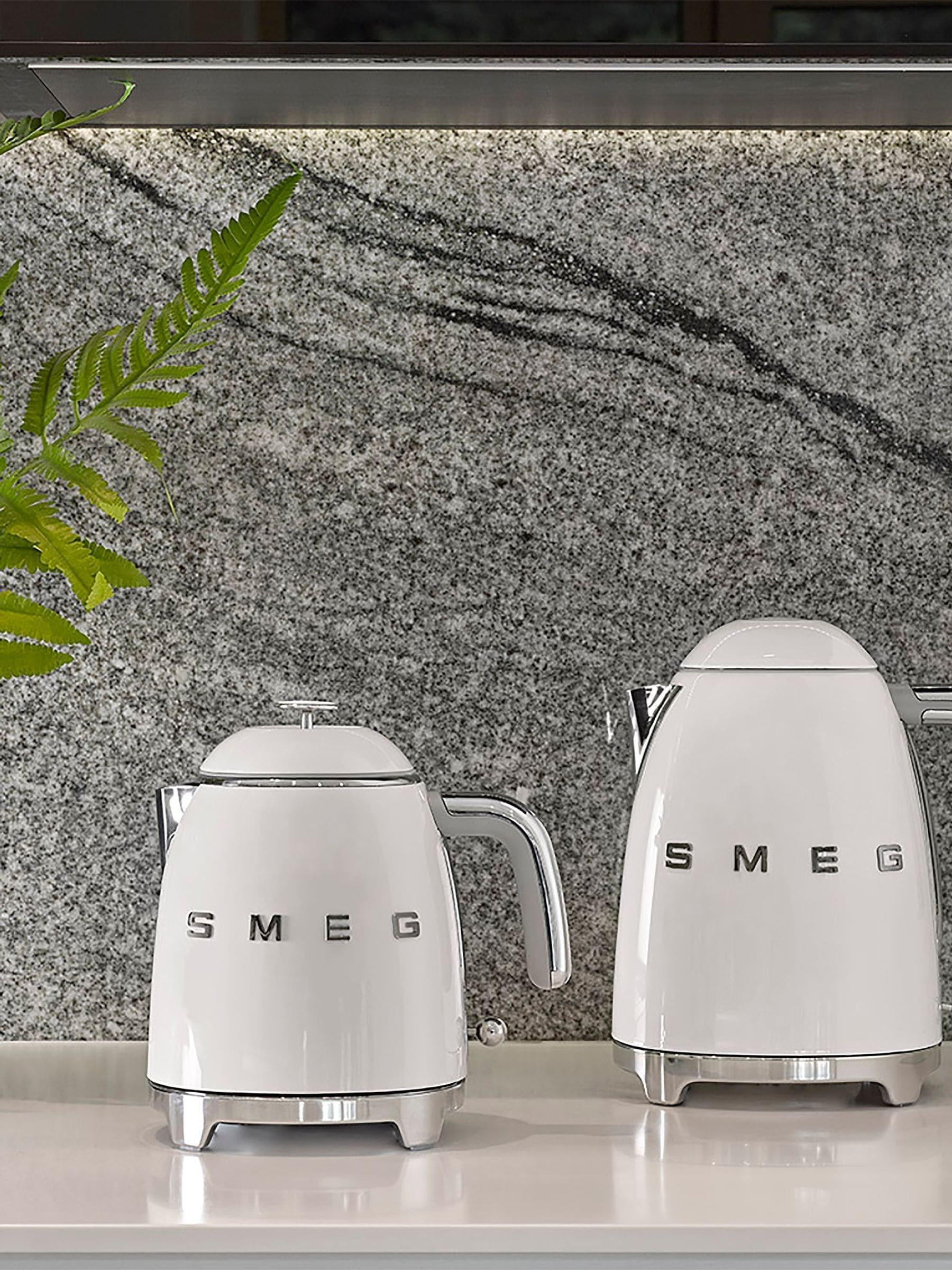 Smeg Unisex White 50'S Style Mini Kettle In - Image 10
