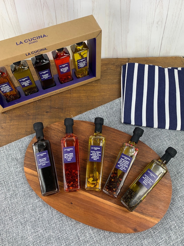 La Cucina Oil & Vinegar Tasting Selection - Image 1 of 4
