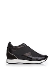 Schwarz - Moda In Pelle Elastische Turnschuhe mit überkreuzten Riemen und verstecktem Keilabsatz - Bild 1 von 4