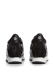 Schwarz - Moda In Pelle Elastische Turnschuhe mit überkreuzten Riemen und verstecktem Keilabsatz - Bild 3 von 4