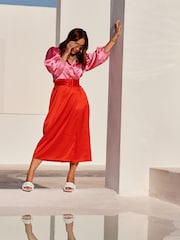 Атласное платье миди в стиле колор блок с запахом Myleene Klass - Image 2 of 6