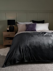 Charcoal Grey Plush Fleece Throw - Image 2 of 5