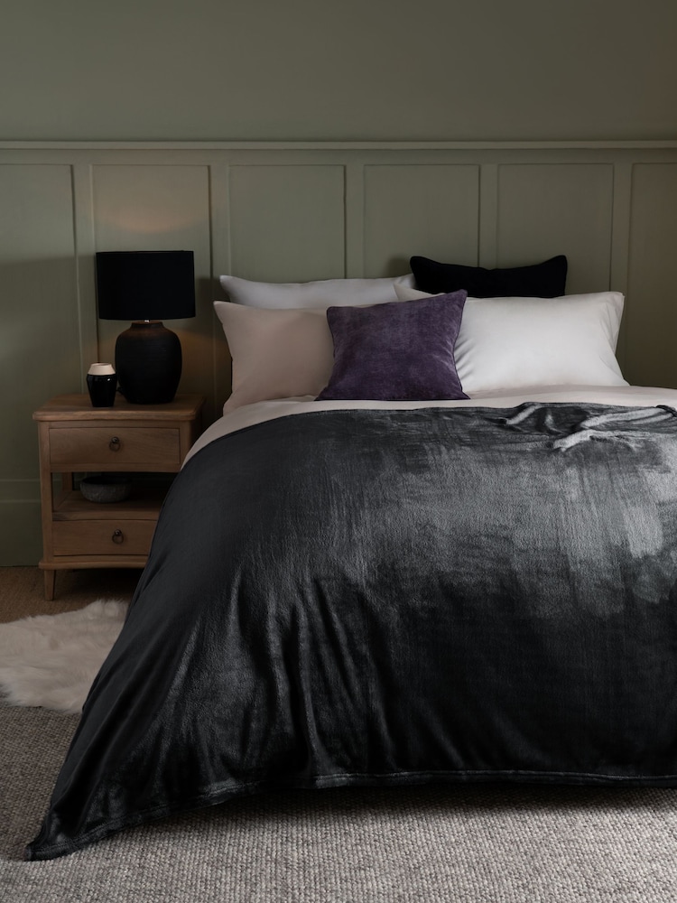 Charcoal Grey Plush Fleece Throw - Image 2 of 5