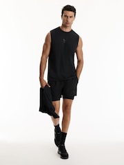 Reiss Castore Black/Iridescent Cas Performance Vest Reiss | Castore Performance Vest - Image 4 of 10