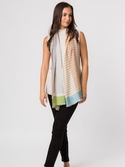 Pure Luxuries London Cream Charon Cashmere & Merino Wool Pashmina Scarf - Image 3 of 4