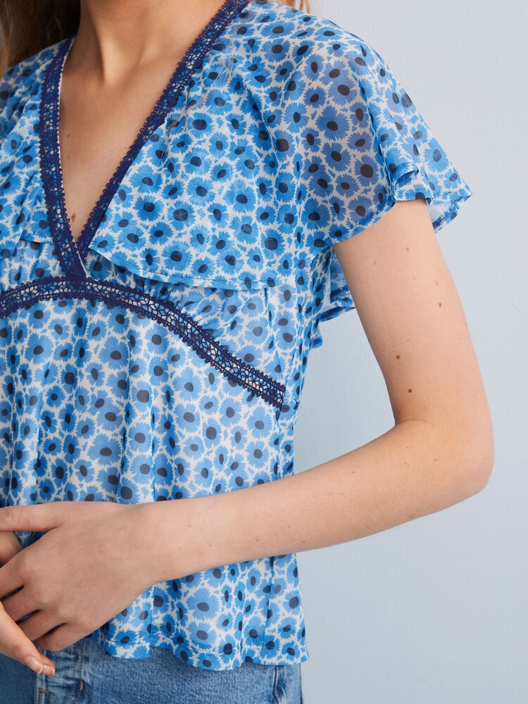 Blue Jubilee Print Flutter Sleeve Mesh Blouse Top - Image 4 of 5