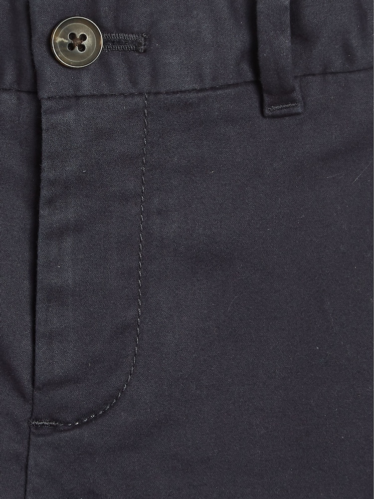 Azul marino - Pantalones cortos chinos de estilo casual Wicket de Reiss - Imagen 6 de 6 Azul marino - Pantalones cortos chinos de estilo casual Wicket de Reiss - Imagen 6 de 6