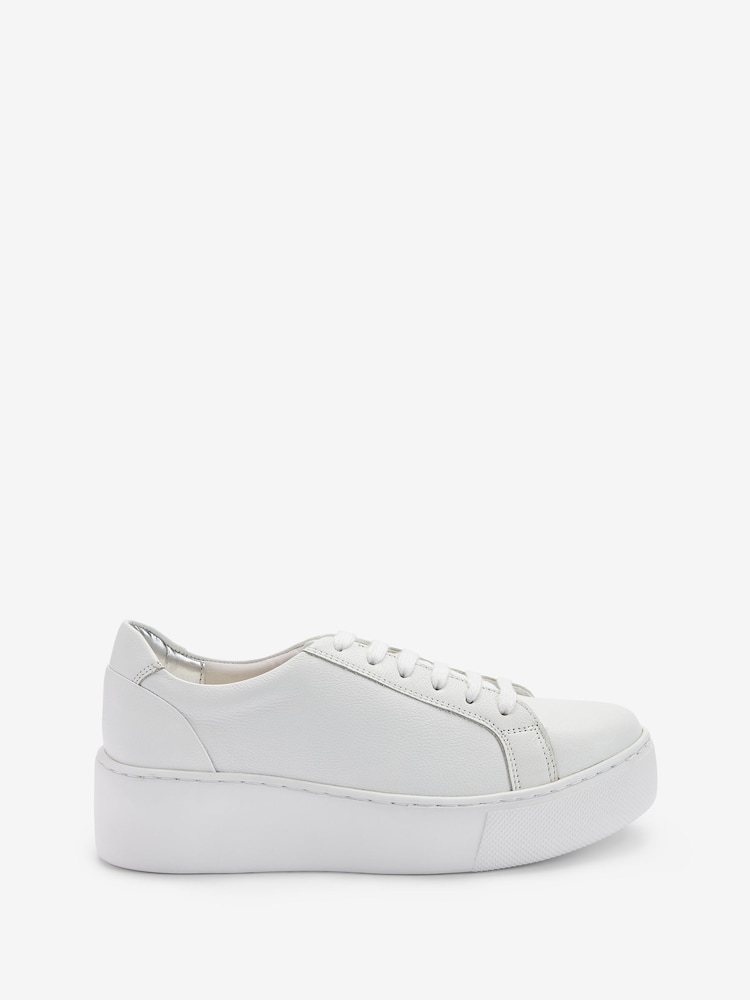 Blanco - Zapatillas de deporte con plataforma y cuña gruesa de cuero insignia de Forever Comfort® - Imagen 1 de 5
