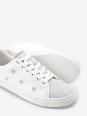 Weiß/Silberfarben - Forever Comfort® Turnschuhe mit besticktem Stern - Bild 6 von 6