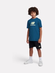 أزرق - طقم من تيشِرت وشورت بشعار مكدَّس من New Balance - Image 1 of 6