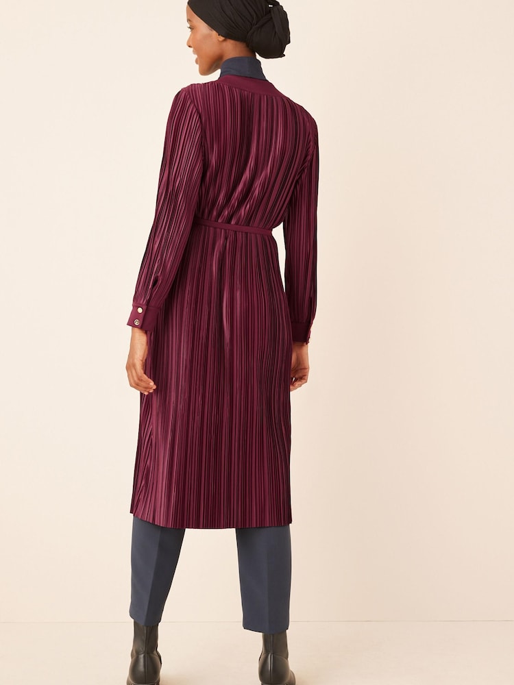 Berry Red Satin Plissé Abaya Jacket With Detachable Belt - Image 2 of 5