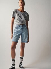 Mittelblau - Own Baggy Jeansshorts im Boyfriend Fit mit niedrigem Bund - Bild 1 von 8