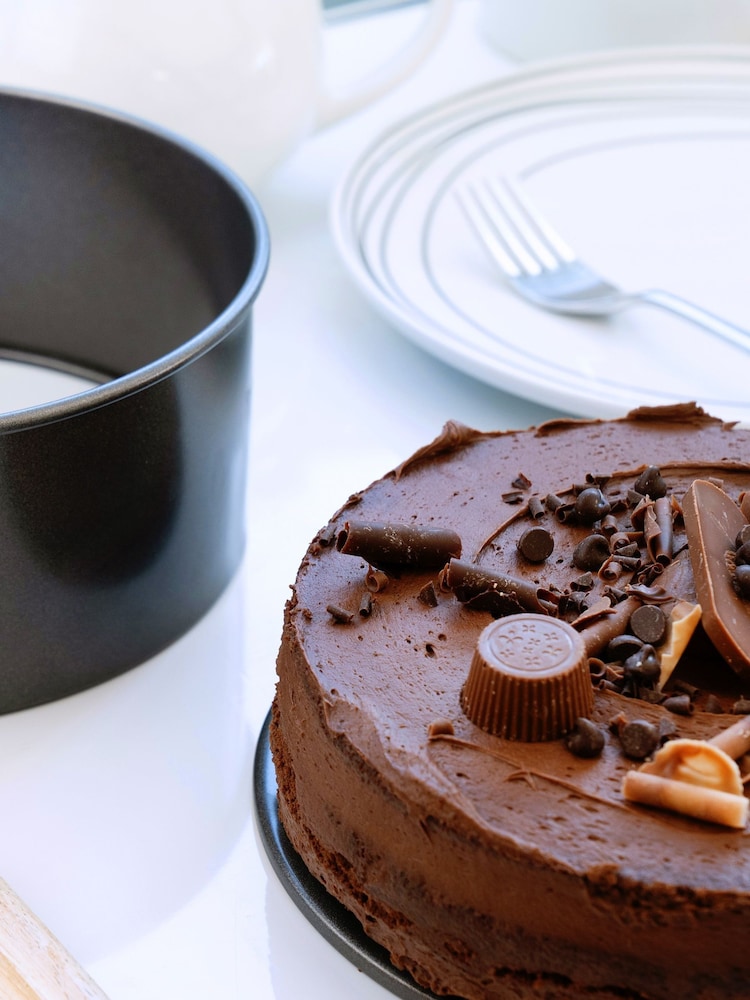 Luxe Grey 23cm Loose Base Deep Round Cake Pan - Image 1 of 3