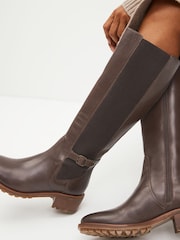 Schokoladenbraun - Forever Comfort® Kniehohe Chelsea-Stiefel - Bild 2 von 10