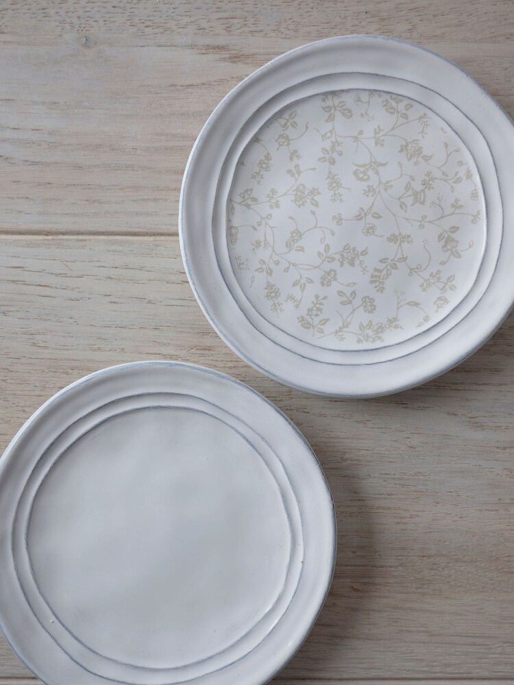 Laura Ashley Set of 4 White Artisan Collectables Petit Fours Plates - Image 1 of 3