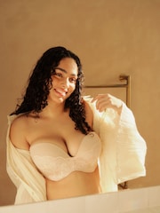 Kermanvaalea - Wonderbra Ultimate Olkaimeton Refined Glamour Lace Rintaliivit - Kuva 2 / 5