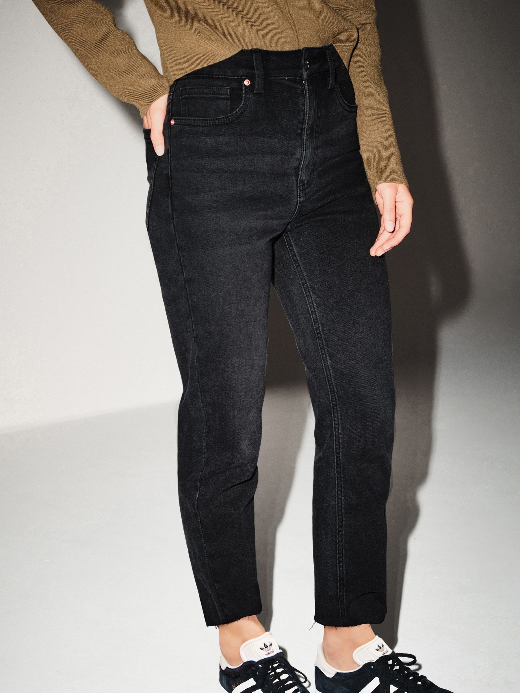 Straight leg raw hem jeans 2025