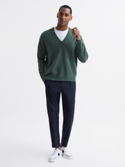 Reiss Pine Green Spires Merino V-Neck Relaxed Jumper - Image 3 of 7