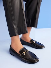 Schwarz - Forever Comfort Slipper mit dünner Sohle und Metallakzenten - Bild 3 von 7