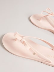 وردي - شبشب بإصبع مزين بأربة Jassey من Ted Baker - صورة 2 من 4