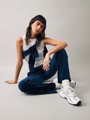 Синий - Велюровые спортивные брюки прямого кроя Juicy Couture - Изображение 2 из 4