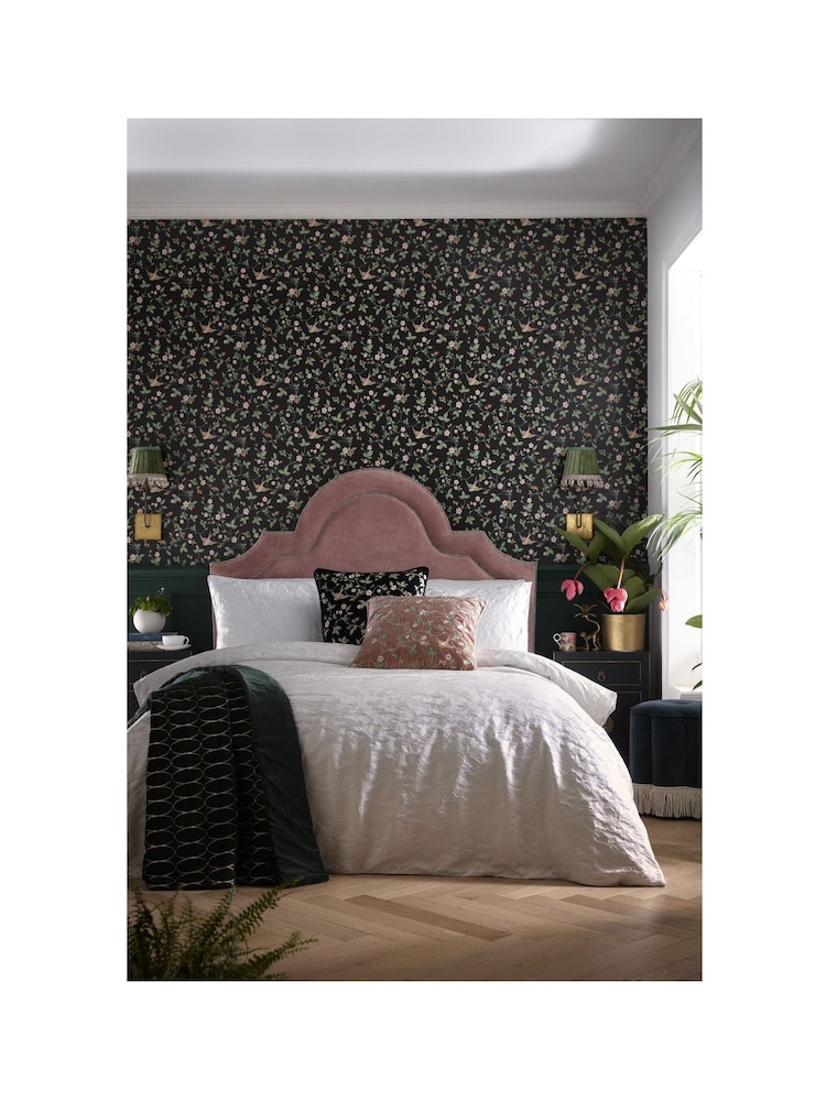 Wedgwood White Wild Strawberry 100% Cotton Duvet Cover and Pillowcase Set - Image 1 of 4