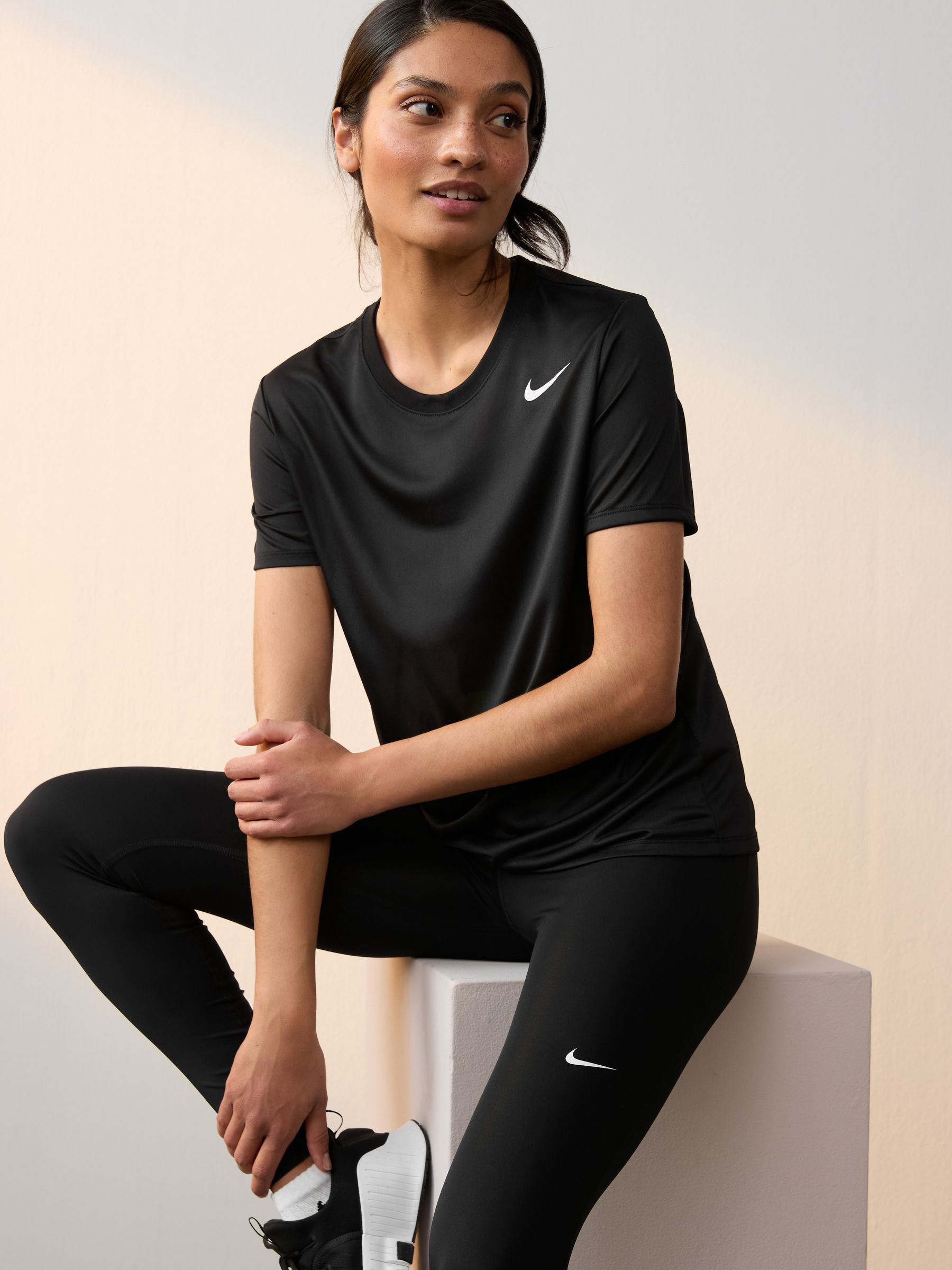 nike leggings and t shirt