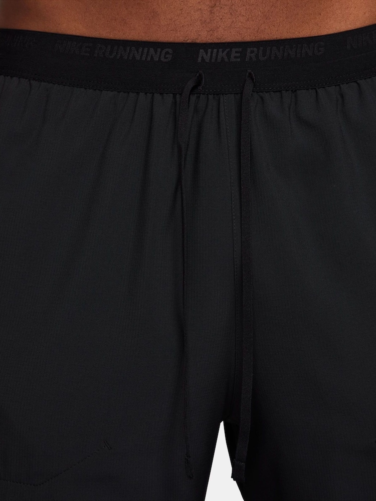 Czarny - Spodenki do biegania Nike Dri-FIT Stride 2 w 1 7 cali - Image 5 of 13