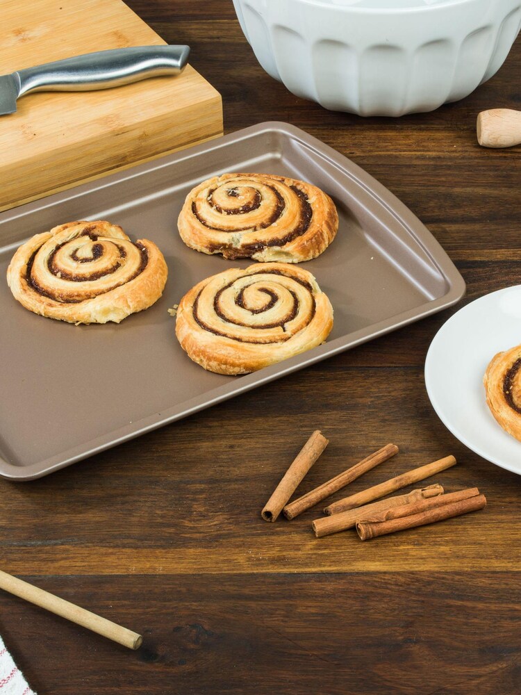 Salter Set of 2 Pink Metallic Non-Stick Baking Trays - Image 2 of 3