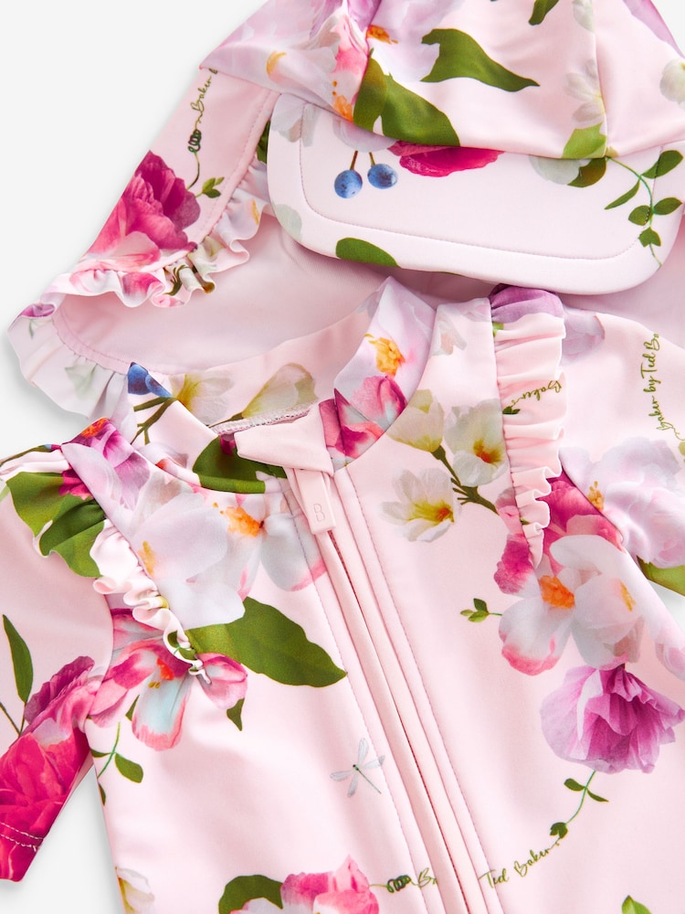 Pink - Baker by Ted Baker Sonnenschutz-Badeanzug und Mütze im Set - Bild 6 von 6 Pink - Baker by Ted Baker Sonnenschutz-Badeanzug und Mütze im Set - Bild 6 von 6