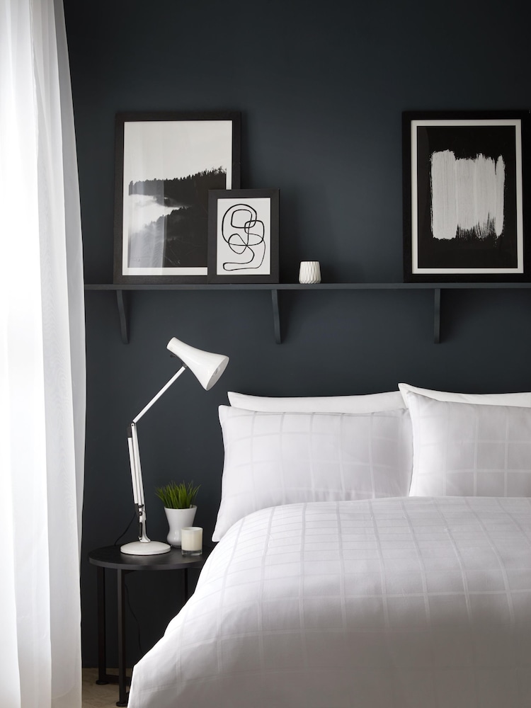 Appletree White Boutique Sorelle Duvet Cover and Pillowcase Set - Image 1 of 3