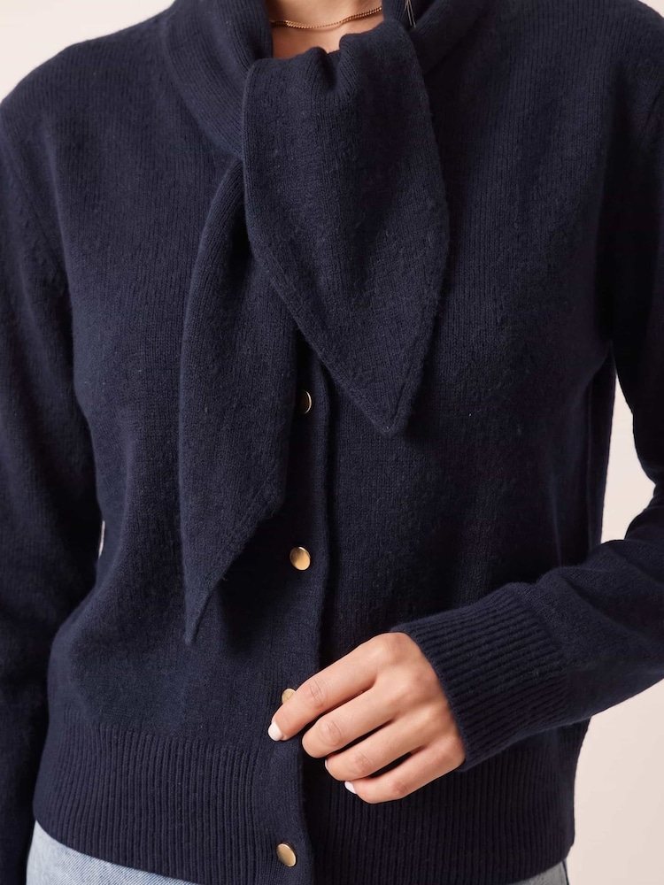 Style Cheat Scarf Tie Cardigan - Bilde 4 av 4 Style Cheat Scarf Tie Cardigan - Bilde 4 av 4