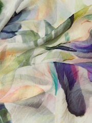 Crema - Monsoon Aimee Lou Large Floral Silk Scarf - Imagen 2 de 2