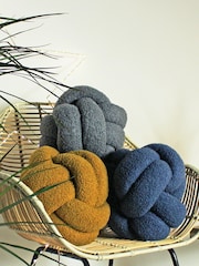 Подушка из букле с декоративным узлом furn. - Изображение 1 из 4