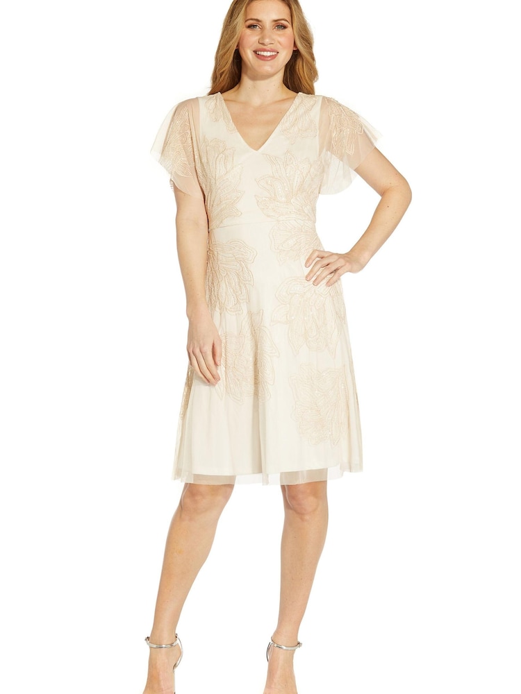 Adrianna Papell perlenbesetztes Kleid mit Flötenärmeln - Bild 2 von 6