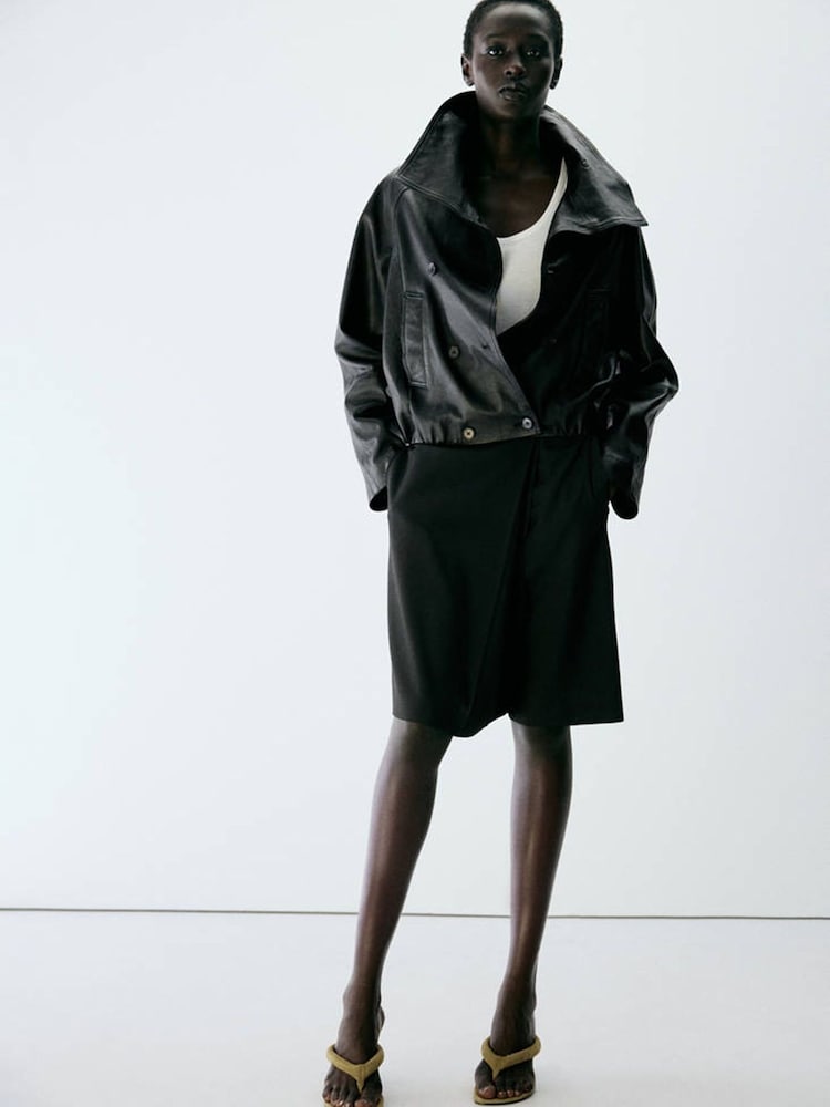Mango Black Tailored Bermuda Shorts - Image 2 of 7 Mango Black Tailored Bermuda Shorts - Image 2 of 7