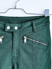 Grün/Satin - Own. Skinny-Jeans mit hoher Taille im Biker-Look - Bild 9 von 9