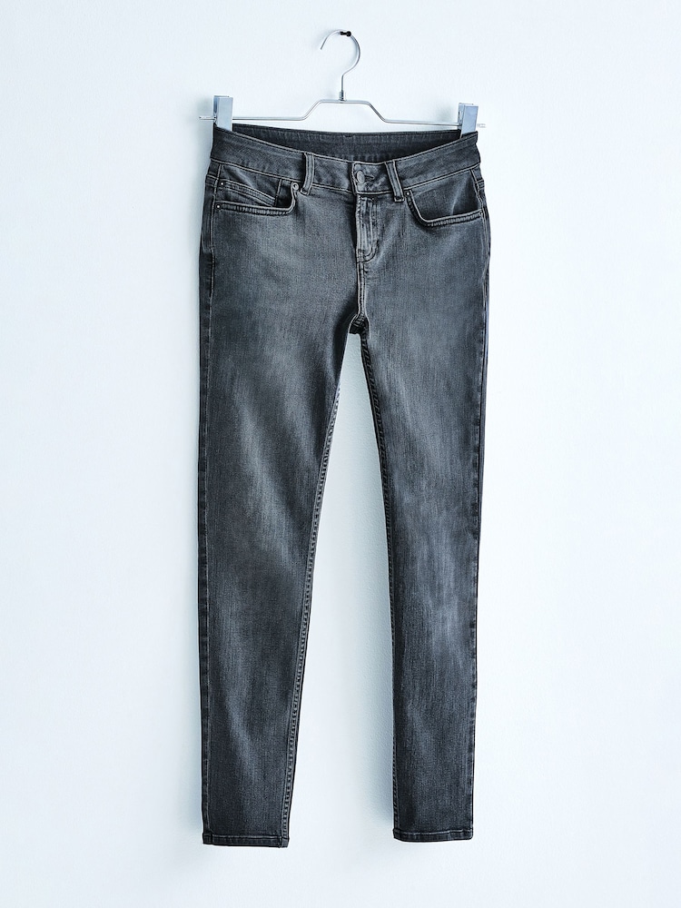 Verwaschenes Schwarz - Skinny-Jeans mit niedrigem Bund - Bild 2 von 8 Verwaschenes Schwarz - Skinny-Jeans mit niedrigem Bund - Bild 2 von 8