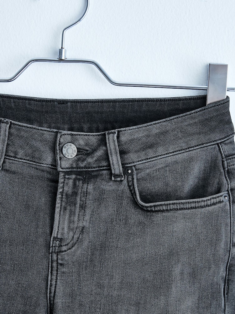 Verwaschenes Schwarz - Skinny-Jeans mit niedrigem Bund - Bild 8 von 8 Verwaschenes Schwarz - Skinny-Jeans mit niedrigem Bund - Bild 8 von 8