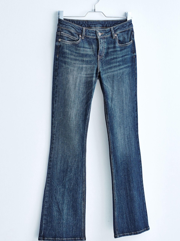 Authentic Blue - Own. Tiefe Stretch-Jans mit ausgestelltem Bein und Saumschlitzen hintern - Bild 1 von 9