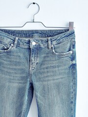 Mittelblau - Own. Tiefe Stretch-Jans mit ausgestelltem Bein und Saumschlitzen hintern - Bild 14 von 14